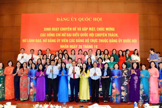Chủ tịch Quốc hội gặp mặt nữ ĐBQH chuyên trách, nữ lãnh đạo Quốc hội