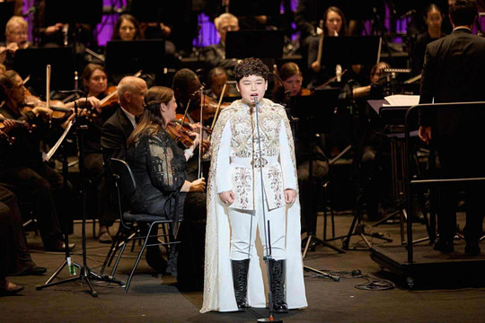 Giọng ca opera 13 tuổi của Việt Nam hát với dàn nhạc giao hưởng lừng danh Mỹ