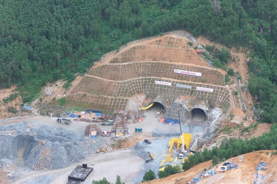 Thông hầm trái đèo Phượng Hoàng cao tốc Khánh Hoà - Buôn Ma Thuột