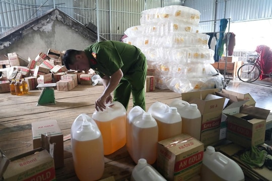 Khởi tố nữ giám đốc công ty sản xuất hơn 2,7 triệu lít dầu ăn giả