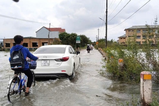 Huế sẵn sàng lực lượng và phương tiện cứu hộ, cứu nạn ứng phó với mưa lũ