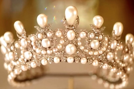 Số phận những báu vật hoàng gia Pháp bị đánh cắp khỏi bảo tàng Louvre