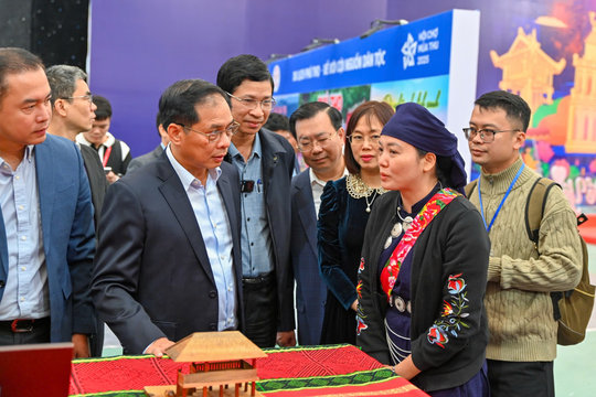 Phó Thủ tướng Bùi Thanh Sơn kiểm tra tiến độ triển khai Hội chợ mùa Thu 2025