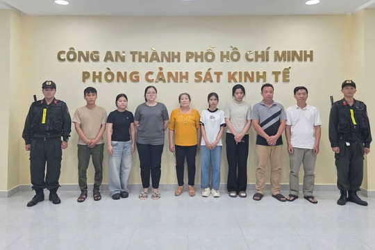 Phá đường dây sản xuất hàng chục nghìn chai nước hoa giả thương hiệu nổi tiếng