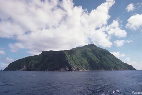 Hai trận động đất xảy ra ở hai đầu Nhật Bản