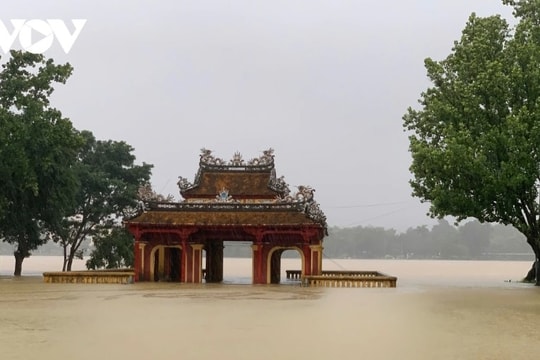 Thời tiết ngày 28/10: Bắc Bộ ngày nắng, miền Trung mưa to kéo dài