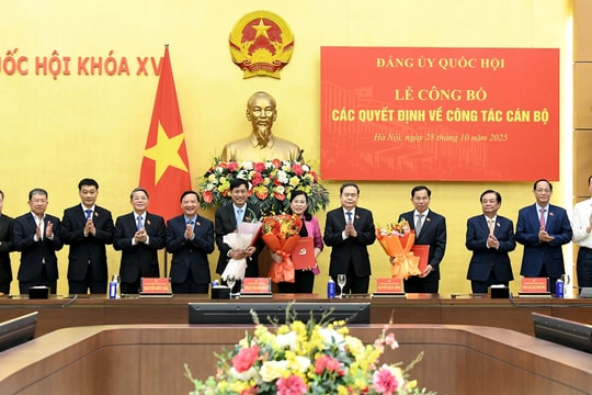 Chủ tịch Quốc hội chủ trì lễ công bố các quyết định về công tác cán bộ