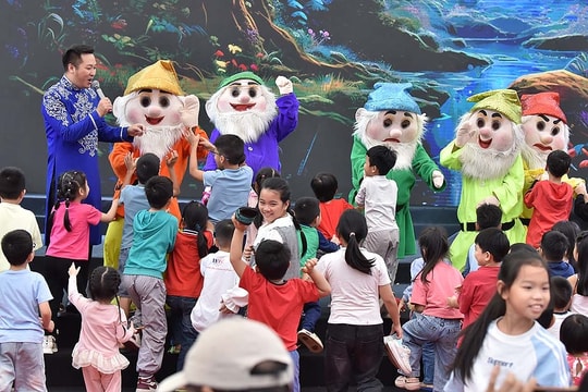 Nghệ thuật rối truyền thống thu hút khán giả tại Hội chợ mùa Thu 2025