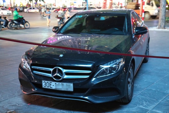 Tài xế Mercedes vi phạm nồng độ cồn mức “kịch khung” khi chở bạn gái trong đêm