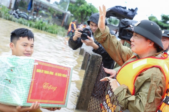 Phó Thủ tướng Trần Hồng Hà kiểm tra công tác ứng phó mưa lũ tại Đà Nẵng