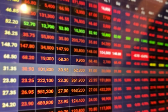 Thị trường 'rực lửa', VN-Index mất gần 30 điểm