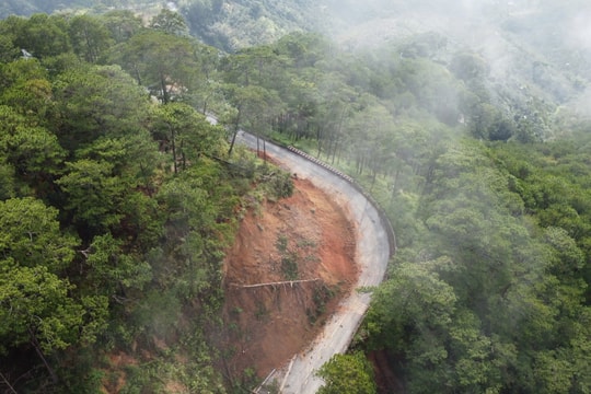 Nhiều tuyến đường đèo vào Đà Lạt sạt lở, Chủ tịch tỉnh Lâm Đồng chỉ đạo khẩn