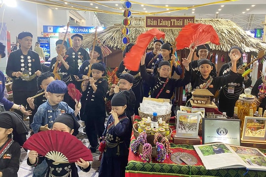 Làng nghề với vai trò quảng bá văn hoá - du lịch Việt tại Hội chợ Mùa Thu 2025