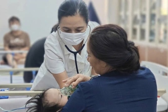 Số ca mắc RSV tăng mạnh, nhiều trẻ sơ sinh phải thở máy