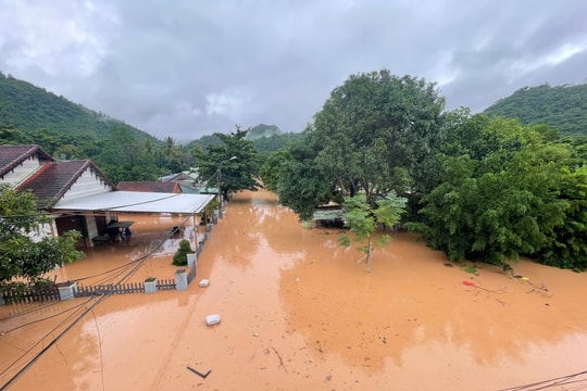 Hỗ trợ khẩn cấp Đà Nẵng 100 tỷ đồng để ổn định đời sống người dân sau lũ