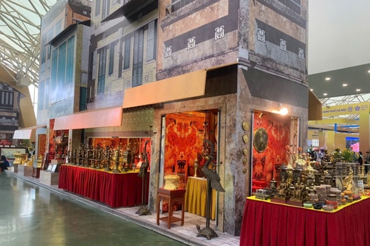 Làng nghề truyền thống Thủ đô “toả sáng” giữa Hội chợ Mùa Thu 2025