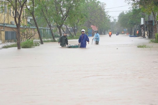 Hơn 5.300 hộ dân Hà Tĩnh vẫn bị ngập lụt sau đợt mưa lịch sử