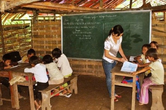 Thêm phụ cấp cho giáo viên tư vấn, giáo viên dạy tiếng dân tộc