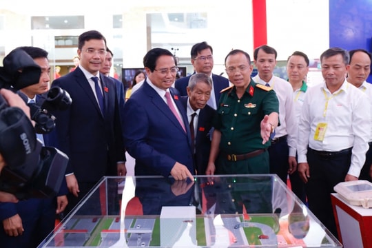 Góp ý văn kiện Đại hội XIV: Cơ hội lớn từ chuyển đổi số và đổi mới sáng tạo