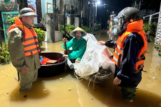 Chiều tối đến đêm nay, bão số 13 đổ bộ Quảng Ngãi-Đắk Lắk với cường độ rất mạnh