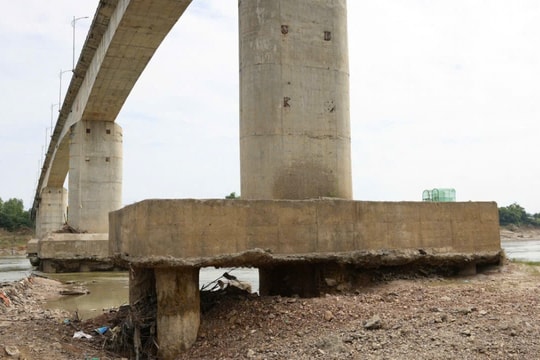 Xem xét cho xe ô tô con loại từ 7 chỗ trở xuống lưu thông qua cầu sông Lô