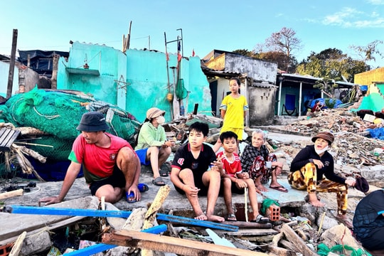 Bão Kalmaegi ‘nuốt’ làng ven biển Gia Lai: Sau một đêm, không còn nhà để về