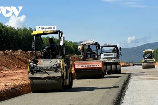 Nước rút trên các cao tốc trọng điểm Bắc-Nam: Quyết tâm thông tuyến vào ngày 19/12