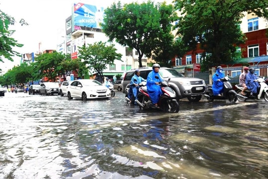 Thời tiết ngày 8/11: Miền Trung mưa lớn, miền Bắc lạnh, miền Nam có dông