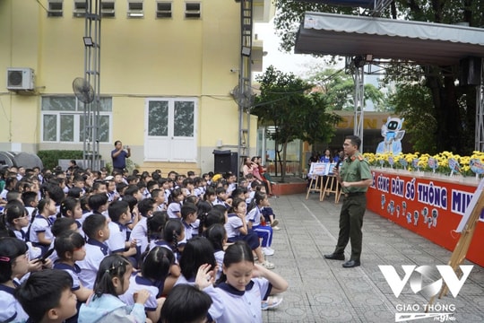 Để trẻ em “không một mình” trên không gian mạng