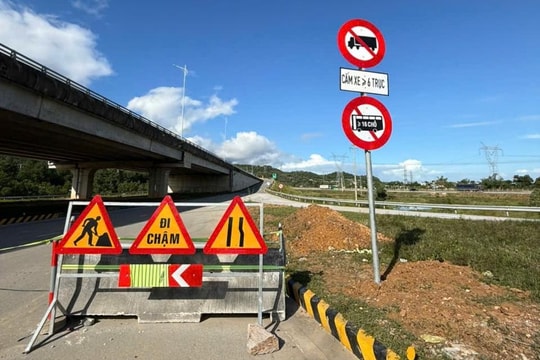 Cấm xe khách, xe tải trên 6 trục lên cao tốc La Sơn- Hòa Liên