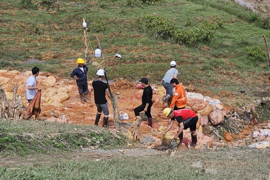 Khoan, bơm hóa chất cứu đập nước 1,7 triệu m3 ở Lâm Đồng