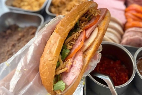 Bộ Y tế vào cuộc vụ hàng trăm người nghi ngộ độc sau ăn bánh mì tại TPHCM