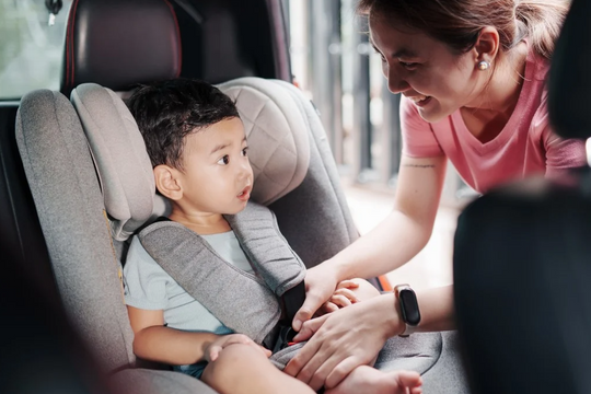 Quy định sử dụng ghế trẻ em trên ô tô tại các nước như thế nào?