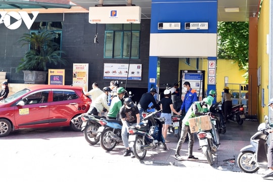 Giá xăng dầu nhiều loại tăng mạnh từ 15h chiều nay (13/11)