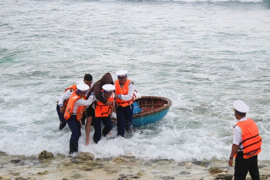 Đặc khu Trường Sa cấp cứu kịp thời ngư dân bị giảm áp do lặn sâu