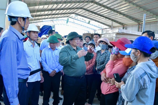 Thủ tướng: Đại đoàn kết, động viên nhân dân vượt qua khó khăn