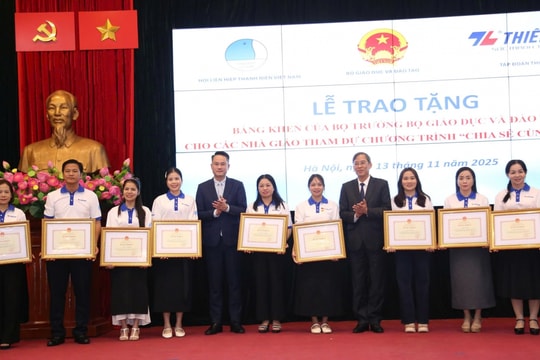 “Chia sẻ cùng thầy cô 2025”: Niềm hạnh phúc gieo chữ nơi vùng cao, biên giới