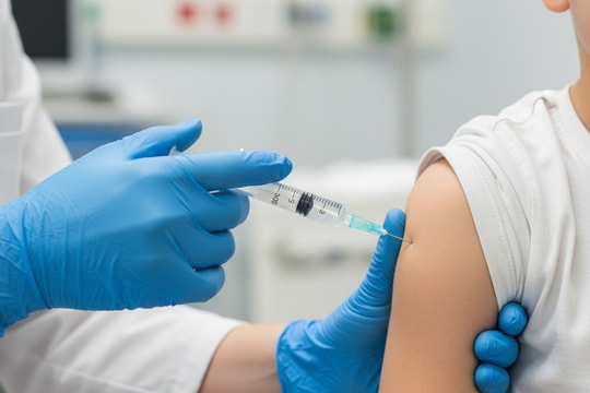 Hai loại vaccine đắt đỏ sẽ được tiêm miễn phí cho trẻ em từ 2026