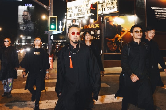 Ban nhạc rock đầu tiên của Việt Nam được biểu diễn tại Hollywood
