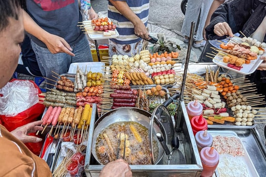 Bác sĩ cảnh báo nguy cơ ngộ độc thực phẩm thời điểm giao mùa