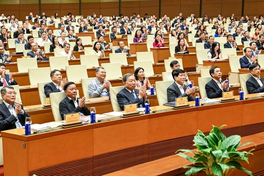 Tổng Bí thư dự hội nghị toàn quốc quán triệt Chỉ thị về công tác bầu cử