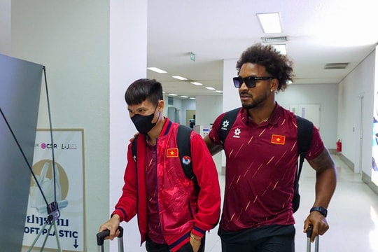 ĐT Việt Nam có động thái bất ngờ sau khi đến Lào