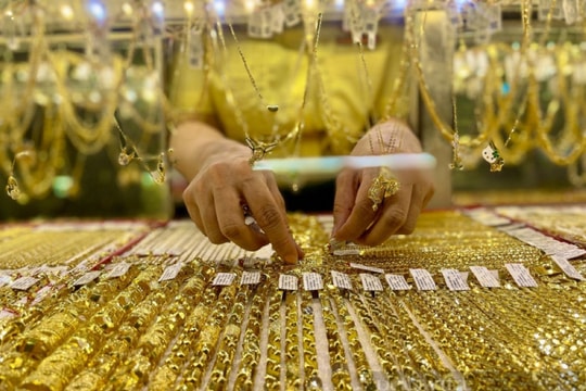 Giá vàng hôm nay 16/11: Ít biến động sau phiên lao dốc