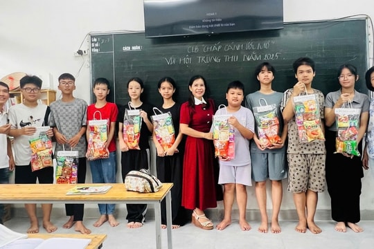 Cô giáo 27 năm dạy miễn phí cho học sinh nghèo ở Đà Nẵng