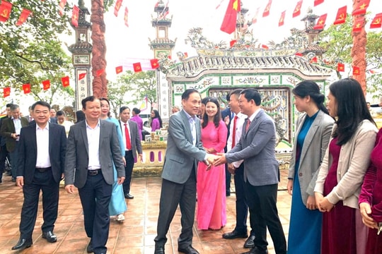 Bộ trưởng Bộ Ngoại giao dự Ngày hội Đại đoàn kết toàn dân tộc tại thành phố Huế