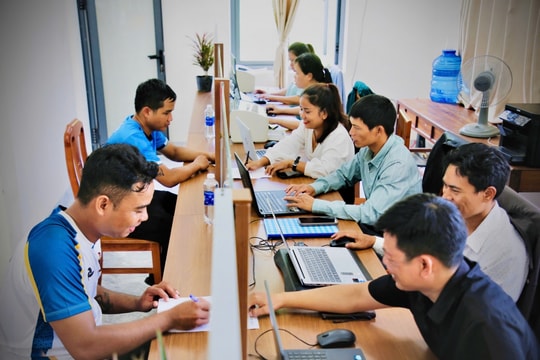 Thu hút người giỏi về cấp xã: Cần "đất dụng võ"