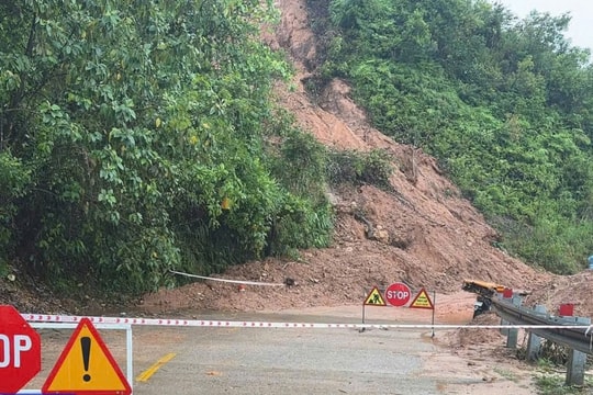 Sạt lở nghiêm trọng trên Tỉnh lộ 623, Quảng Ngãi