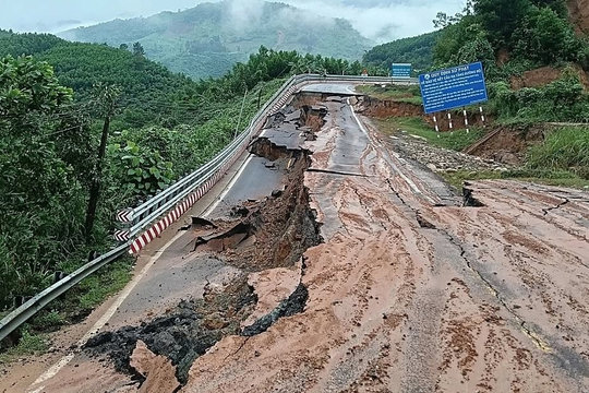 Hơn 60 điểm sạt lở trên tuyến đường sắt Bắc - Nam, đường qua miền Trung vẫn tắc