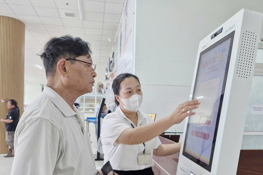 Ki-ốt y tế thông minh hỗ trợ đăng ký khám, chữa bệnh tự động tại Đà Nẵng