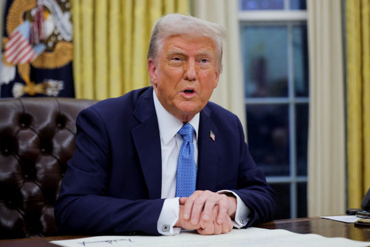 Ông Trump tuyên bố hủy toàn bộ sắc lệnh của ông Biden được ký bằng máy tự động